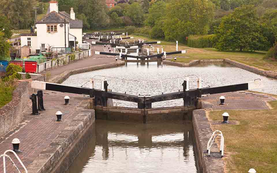 Grand union canal three locks Soulbury